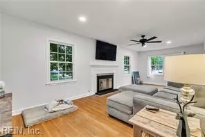 Entry Way - 200 Antietam Ct, Hampton, VA 23669 photo 4 of 6