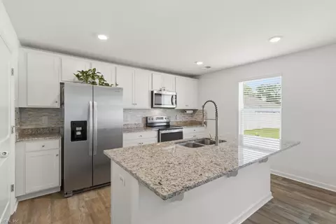 520 Bridgeway Ct, West Point, VA 23181