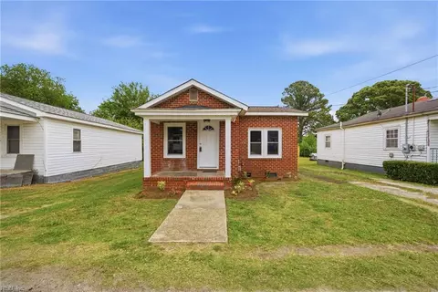 Exterior - 302 N 5th St, Suffolk, VA 23434 photo 2 of 5