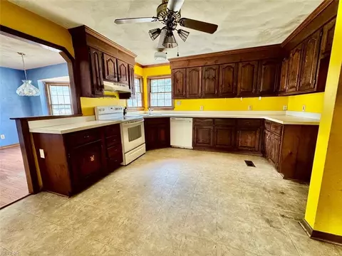 1254 Winfall Dr, Chesapeake, VA 23323 photo 2