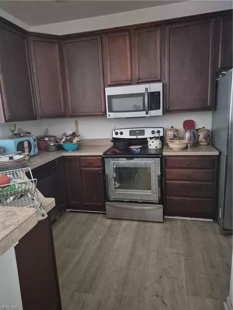 Kitchen - 22 Frazier Ct, Hampton, VA 23666 photo 1 of 2
