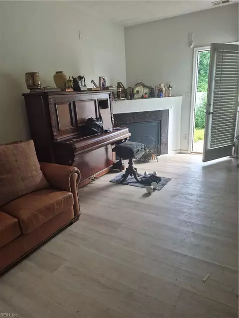Living - 22 Frazier Ct, Hampton, VA 23666 photo 1 of 1