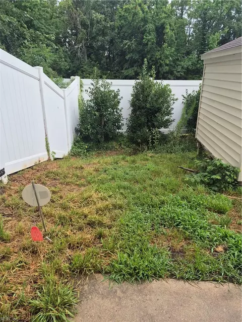 Exterior - 22 Frazier Ct, Hampton, VA 23666 photo 2 of 2
