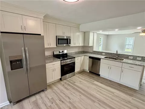 5124 Bellows Ln, Virginia Beach, VA 23455