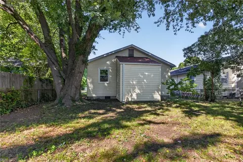 Exterior - 120 Downes St, Hampton, VA 23663 photo 3 of 5