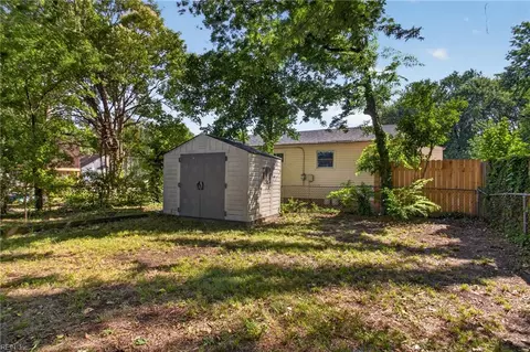 Exterior - 120 Downes St, Hampton, VA 23663 photo 2 of 5