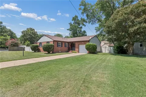Exterior - 98 Fort Worth St, Hampton, VA 23669 photo 5 of 7