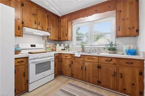 Kitchen - 98 Fort Worth St, Hampton, VA 23669 photo 3 of 4
