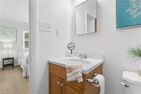Bath - 98 Fort Worth St, Hampton, VA 23669 photo 1 of 4