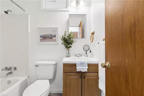 Bath - 98 Fort Worth St, Hampton, VA 23669 photo 3 of 4