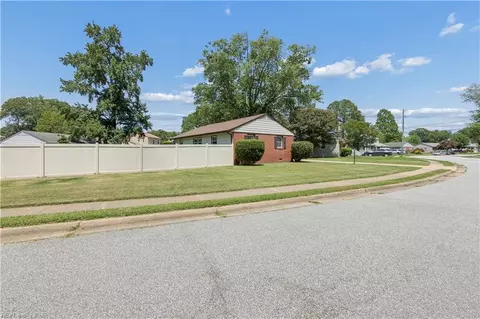 Exterior - 98 Fort Worth St, Hampton, VA 23669 photo 4 of 7