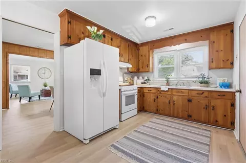 Kitchen - 98 Fort Worth St, Hampton, VA 23669 photo 4 of 4