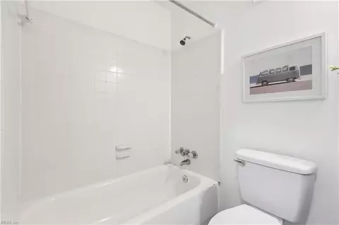 Bath - 98 Fort Worth St, Hampton, VA 23669 photo 2 of 4