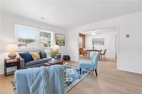 Living - 98 Fort Worth St, Hampton, VA 23669 photo 1 of 4