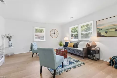 Living - 98 Fort Worth St, Hampton, VA 23669 photo 3 of 4