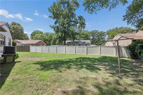 Exterior - 98 Fort Worth St, Hampton, VA 23669 photo 6 of 7
