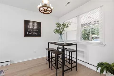 Dining - 98 Fort Worth St, Hampton, VA 23669 photo 4 of 7