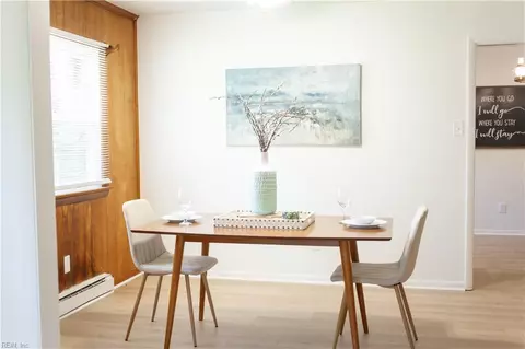 Dining - 98 Fort Worth St, Hampton, VA 23669 photo 1 of 7