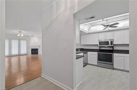 128 Genoa Dr #19, Hampton, VA 23664 photo 4