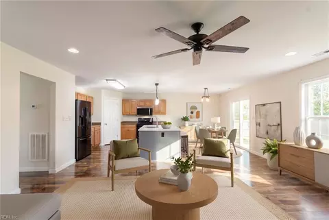 Living - 7246 Jeanne Dr, Gloucester, VA 23061 photo 4 of 7