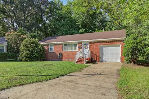 608 Cromer Ct, Hampton, VA 23661