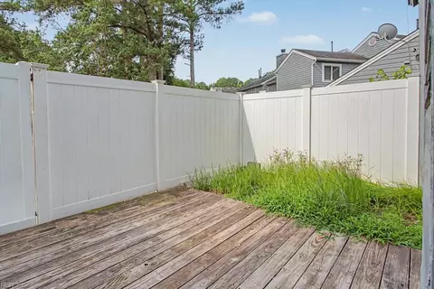 Exterior - 94 Madison Chse Chase, Hampton, VA 23666 photo 3 of 3