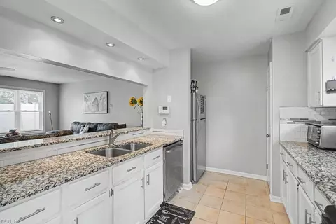 Kitchen - 94 Madison Chse Chase, Hampton, VA 23666 photo 2 of 2