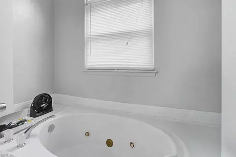 Bath - 94 Madison Chse Chase, Hampton, VA 23666 photo 3 of 3