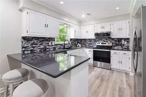 Kitchen - 3 Kenilworth Dr, Hampton, VA 23666 photo 2 of 5