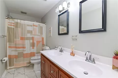 Bath - 3 Kenilworth Dr, Hampton, VA 23666 photo 5 of 5