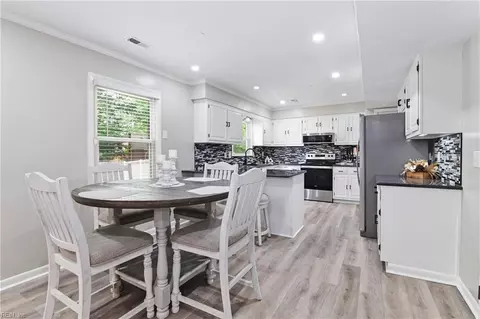 Kitchen - 3 Kenilworth Dr, Hampton, VA 23666 photo 5 of 5