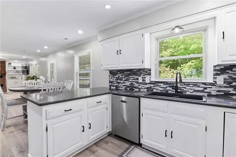 Kitchen - 3 Kenilworth Dr, Hampton, VA 23666 photo 1 of 5