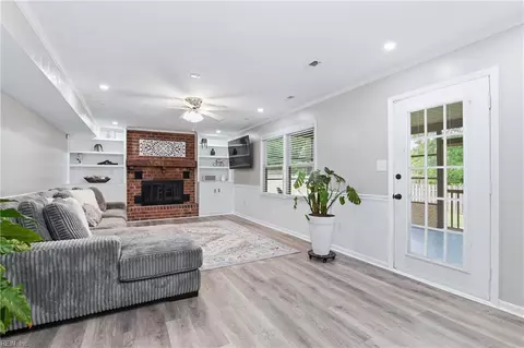 Living - 3 Kenilworth Dr, Hampton, VA 23666 photo 1 of 2