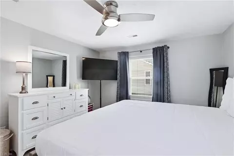 Bedroom - 3 Kenilworth Dr, Hampton, VA 23666 photo 3 of 7