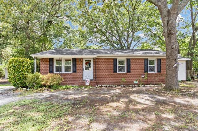 1659 Holly Dr, Gloucester Point, VA 23062