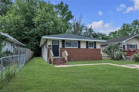 Exterior - 1820 Bay Ave, Hampton, VA 23661 photo 4 of 5