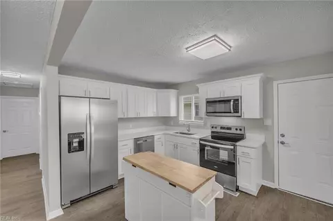 Kitchen - 1820 Bay Ave, Hampton, VA 23661 photo 2 of 2