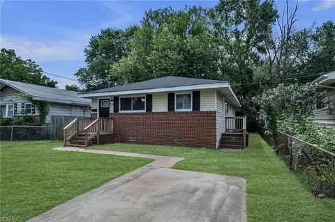 Exterior - 1820 Bay Ave, Hampton, VA 23661 photo 3 of 5