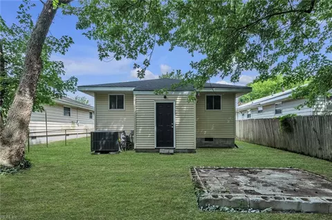 Exterior - 1820 Bay Ave, Hampton, VA 23661 photo 5 of 5