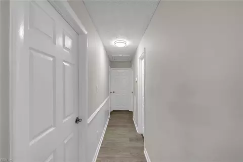 Entry Way - 1820 Bay Ave, Hampton, VA 23661 photo 6 of 7