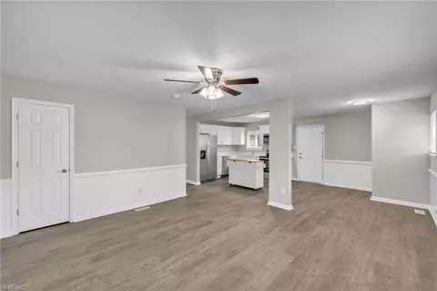 Entry Way - 1820 Bay Ave, Hampton, VA 23661 photo 3 of 7