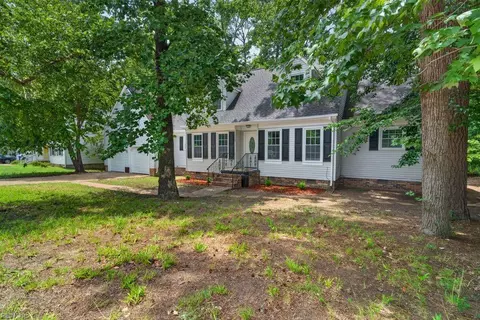 112 W Rexford Dr, Newport News, VA 23608