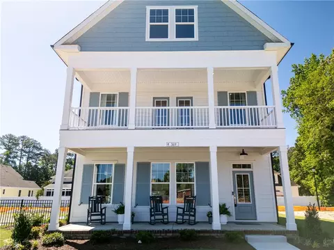 389 Scotland Ln, Chesapeake, VA 23320