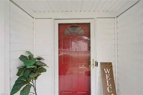 Entry Way - 108 Montrose Dr, Hampton, VA 23666 photo 1 of 7