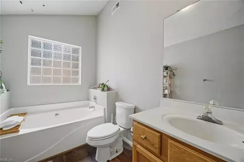 Bath - 108 Montrose Dr, Hampton, VA 23666 photo 4 of 5