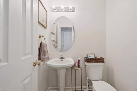 Bath - 108 Montrose Dr, Hampton, VA 23666 photo 3 of 5
