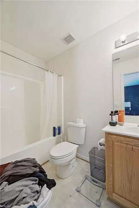 Bath - 108 Montrose Dr, Hampton, VA 23666 photo 2 of 5