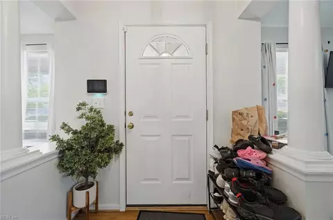 Entry Way - 108 Montrose Dr, Hampton, VA 23666 photo 2 of 7