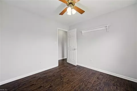 Entry Way - 531 Dafia Dr, Hampton, VA 23666 photo 2 of 2