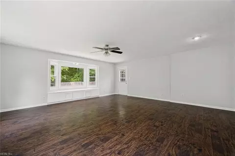 Living - 531 Dafia Dr, Hampton, VA 23666 photo 5 of 7